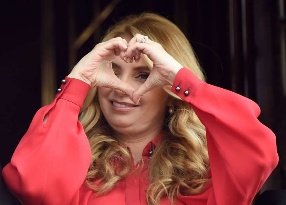 Sin duda, bien dicen que hay algunas amistades que pueden durar toda la vida, y es por eso la importancia de cuidar un amigo sobre todas las cosas, en las buenas y en las malas como Angélica Rivera con Chantal Andere, Cynthia Klitbo, Azela Robinson y Carina Ricco.
<br>