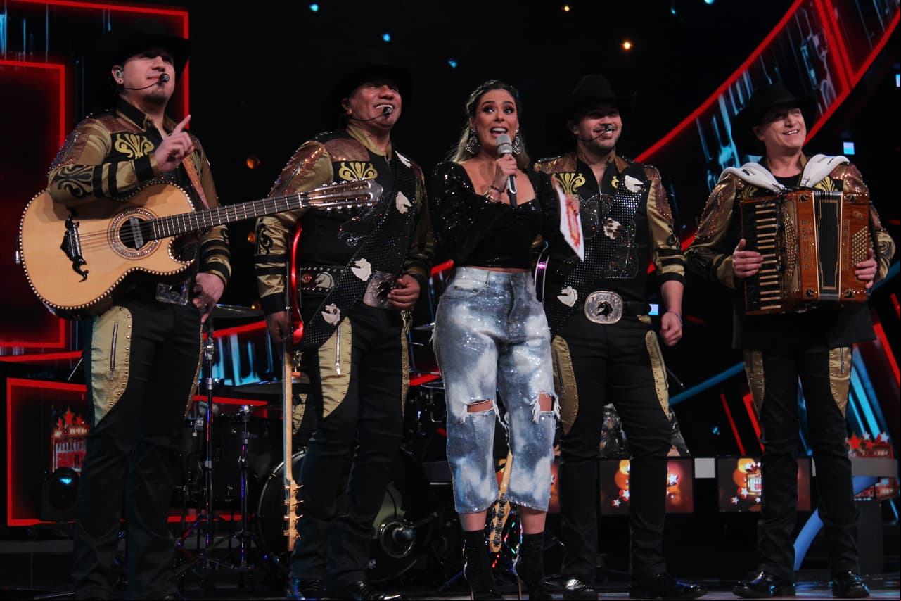 El grupo Bronco, quien fue el gran invitado de la noche, movió corazones y emocionó a todos al cantar "El Corrido de Miguel Rivera", tema de "Coco".