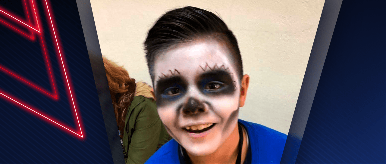 Corazones y flores fueron algunos elementos que destacaron en los rostros de los niños, quienes posaron con una gran sonrisa.