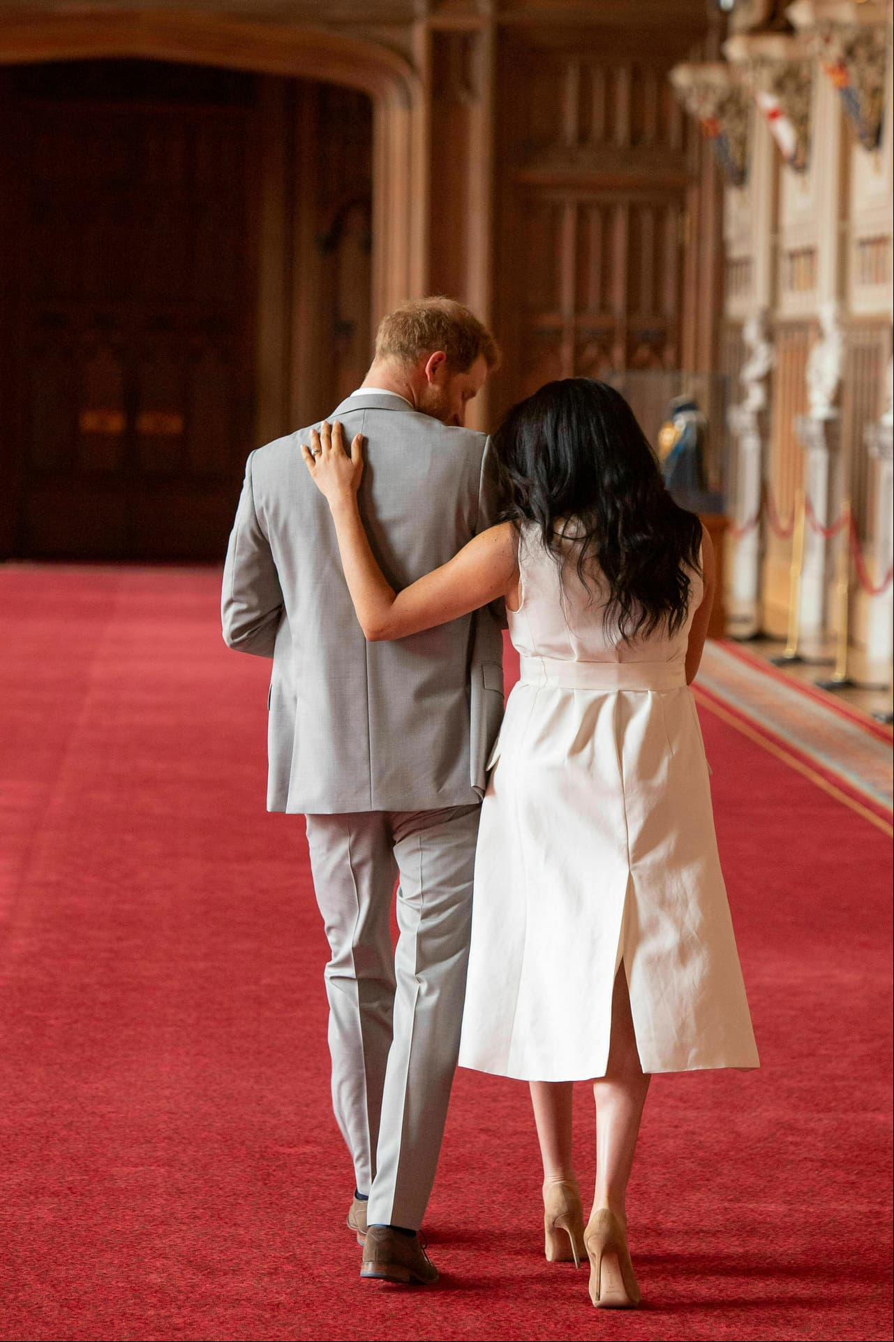 El embarazo de la duquesa de Sussex, Meghan Markle, se anunció el 15 de octubre de 2018, casi 6 meses después de su boda con el príncipe Harry.