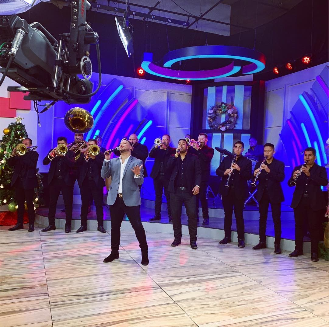 En 2016, comenzaron los rumores de que los cantantes tenían una relación sentimental después de que el entonces vocalista de La Original Banda El Limón quiso integrar a la primogénita de Jenni Rivera al video de la canción ‘El mayor de mis antojos’, en el cual finalmente no participó.