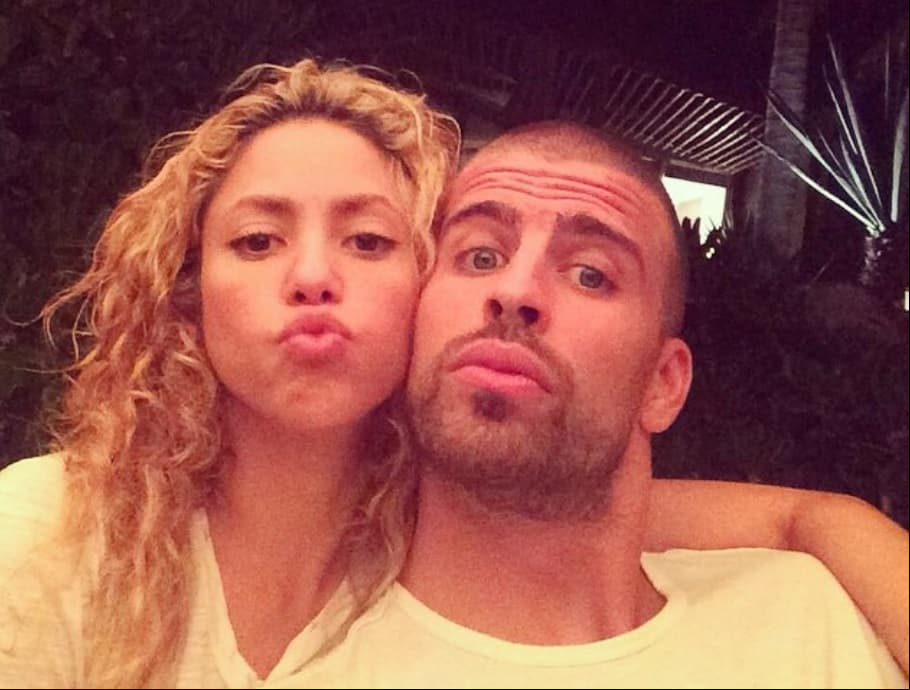 Captan a Gerard Piqué rodeado de mujeres... ¡Y Shakira lo espera en casa!