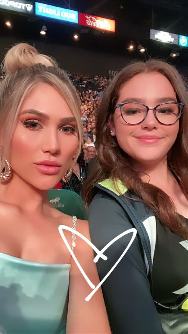 Es tanto el amor que se tienen que la modelo ha compartido en redes sociales tiernas fotografías junto a su hijastra y su pequeña.