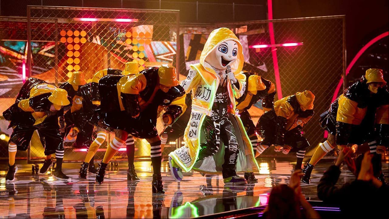 La Hueva canta ‘Tan enamorados’ al estilo de CNCO