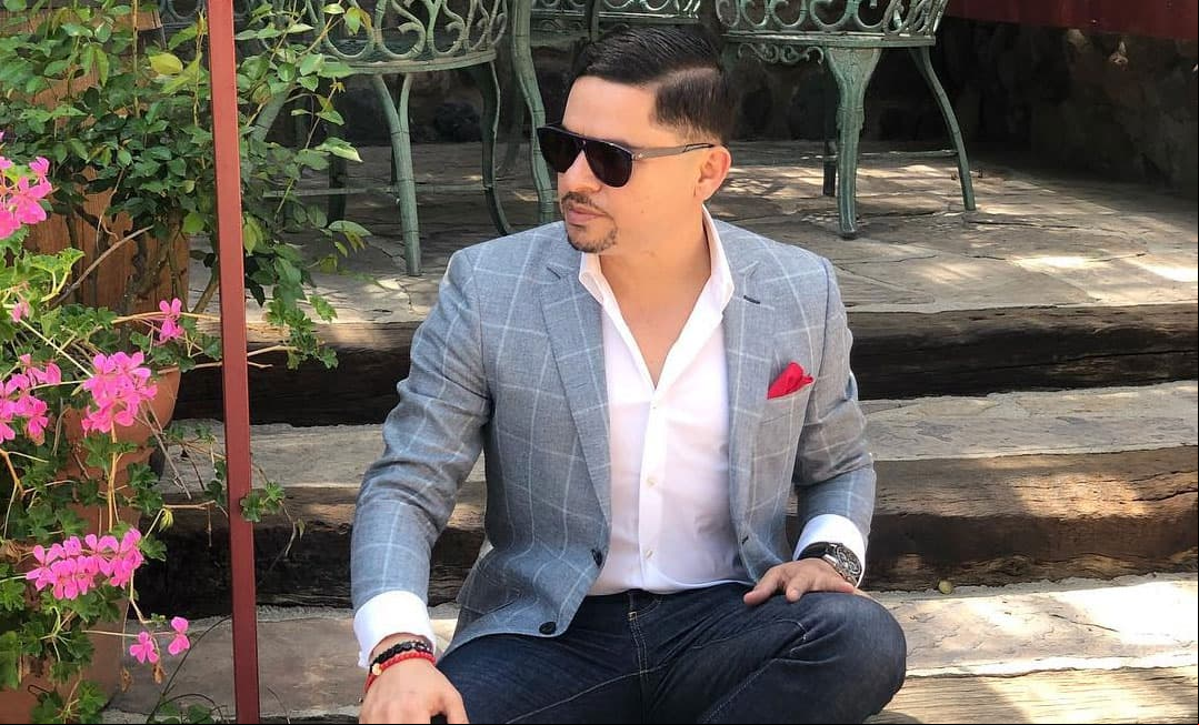 Larry Hernández estalla contra el regional mexicano y pide sea como el reguetón