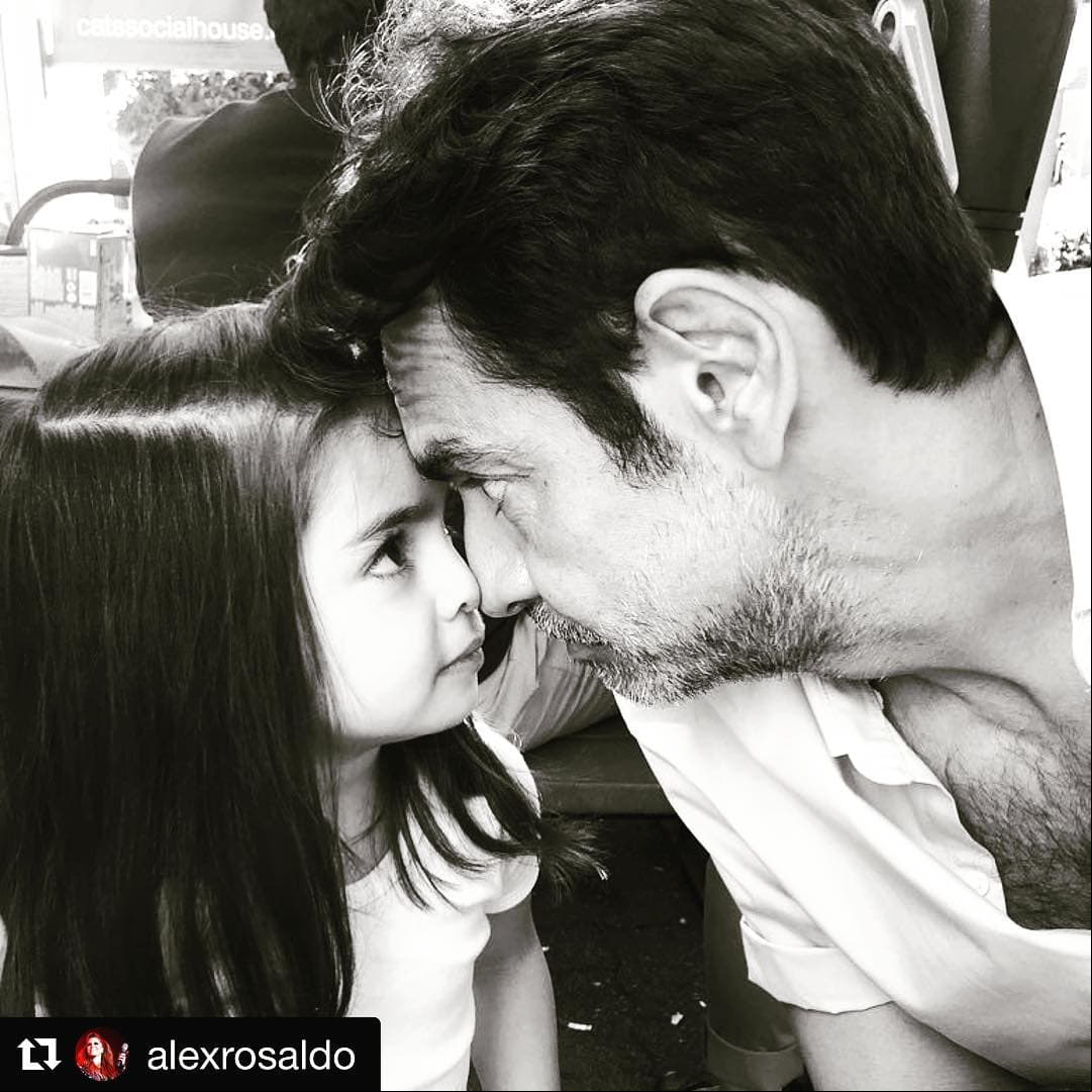 Subió esta foto a Instagram con el cometario: ‘Pasar tiempo lejos de papá no fue fácil para ella, pero valió la pena la espera.’