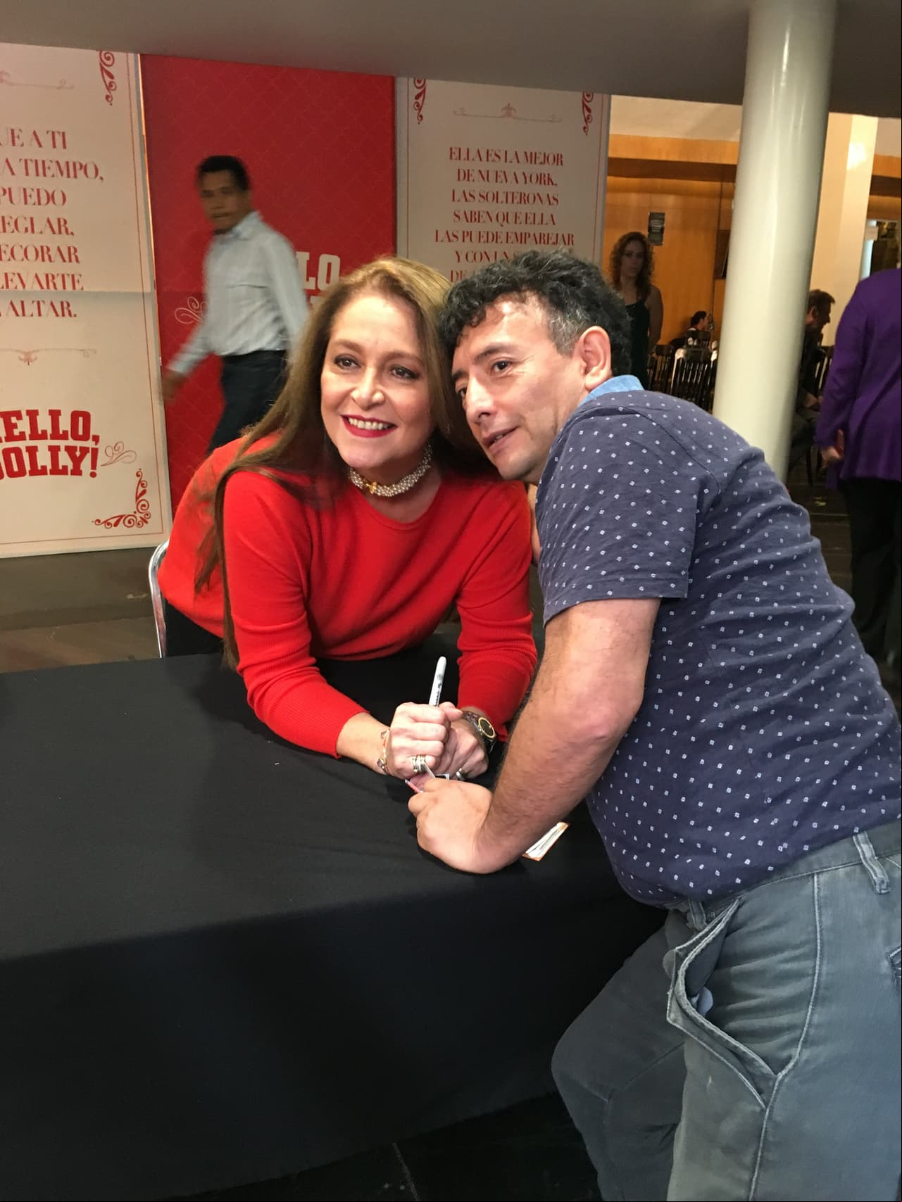 Daniela Romo convivió con sus fanaticos que compraron su boleto para la obra Hello Dolly!