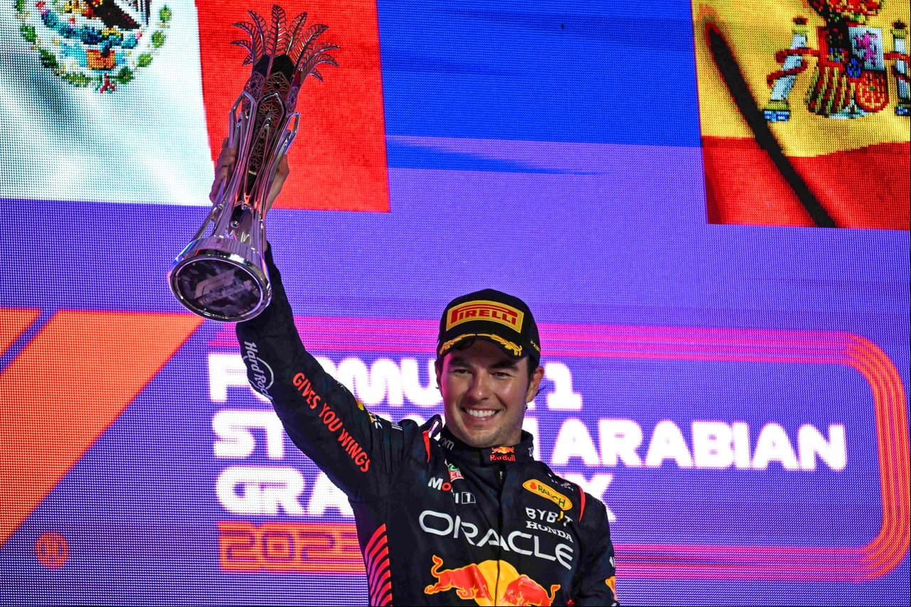 'Checo' Pérez ganó su quinta carrera en la Fórmula 1 en el Gran Premio de Arabia Saudita y su podio 28 en la máxima categoría del automovilismo.