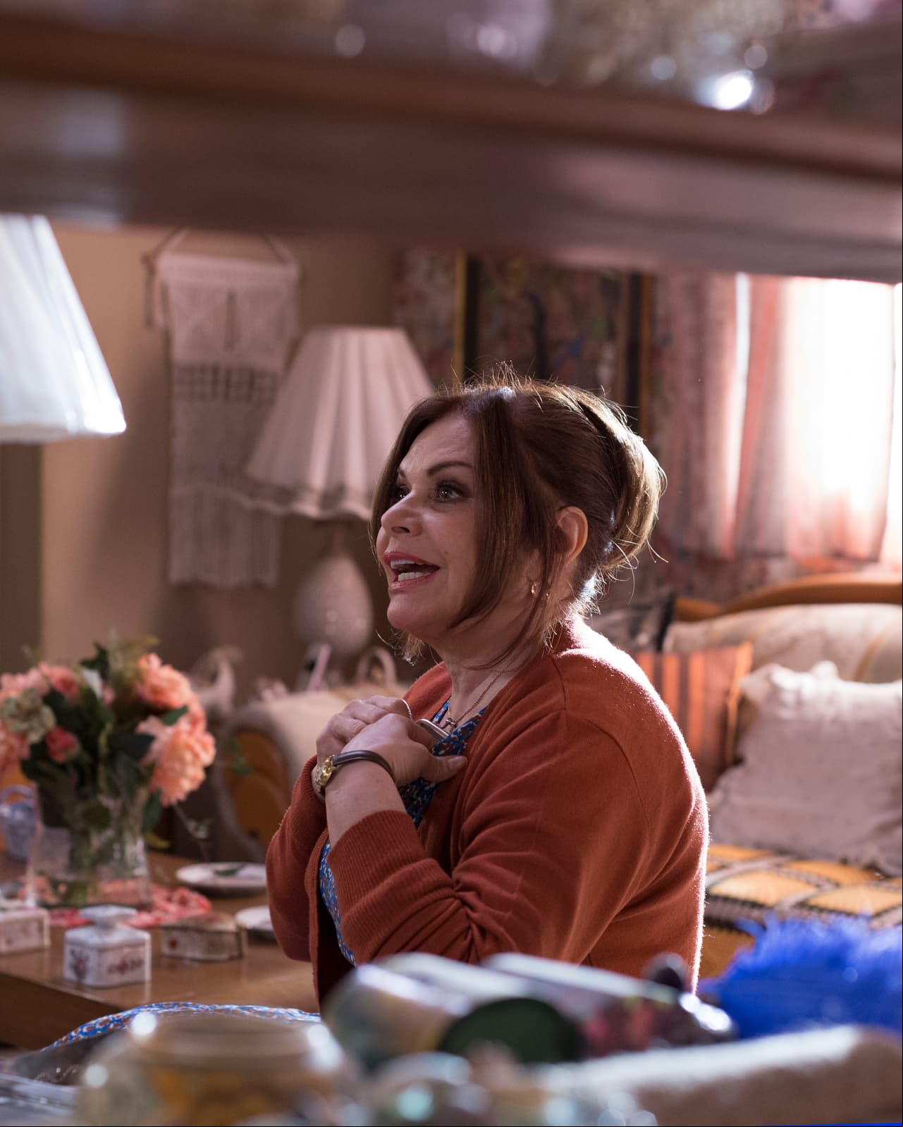 En "Diseñando tu Amor" da vida a 'Consuelo': "Es una mujer normal, amorosa, cariñosa con sus hijos, que está luchando para que ellos puedan salir adelante y que también tiene muchas escenas que está en pleno drama y otras en felicidad".
<br>
<br>Disfruta a María Sorté de lunes a viernes a las 4:30 pm. con Las Estrellas.