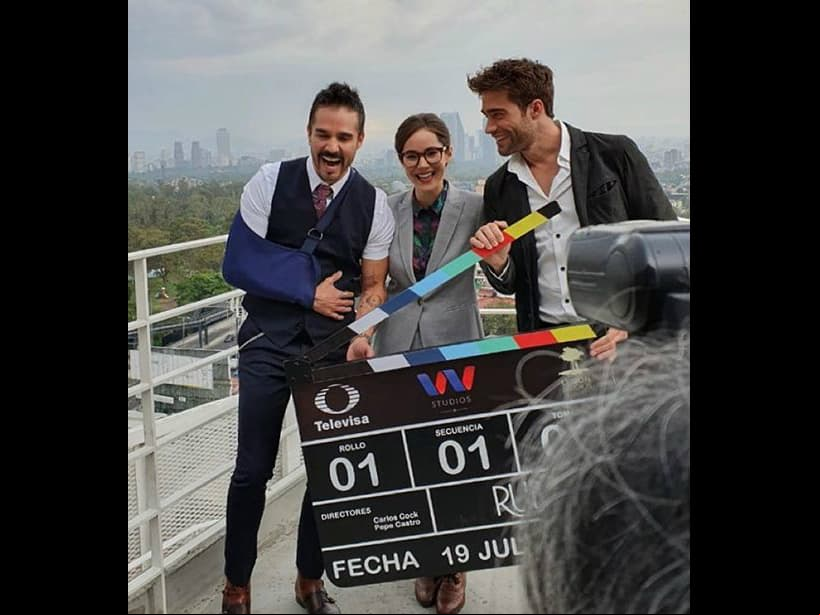 Desde el claquetazo de la novela, el pasado 20 de julio, los actores no haJosé Ron compartió una serie de fotografías junto a la protagonista de Rubí, las cuales demuestran la gran química que hay entre ellosn dejado de compartir imágenes de algunos llamados.