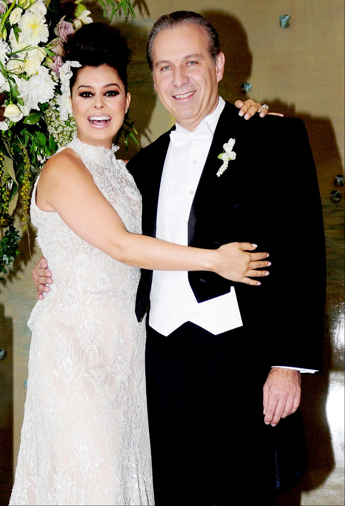 Yadhira Carrillo es otra famosa que enfrenta un difícil proceso familiar, luego de que, el 9 de julio de 2019, su esposo, Juan Collado, fuera arrestado y trasladado al Reclusorio Norte, en la Ciudad de México. Los delitos por los que se le acusan son: lavado de dinero y delincuencia organizada.