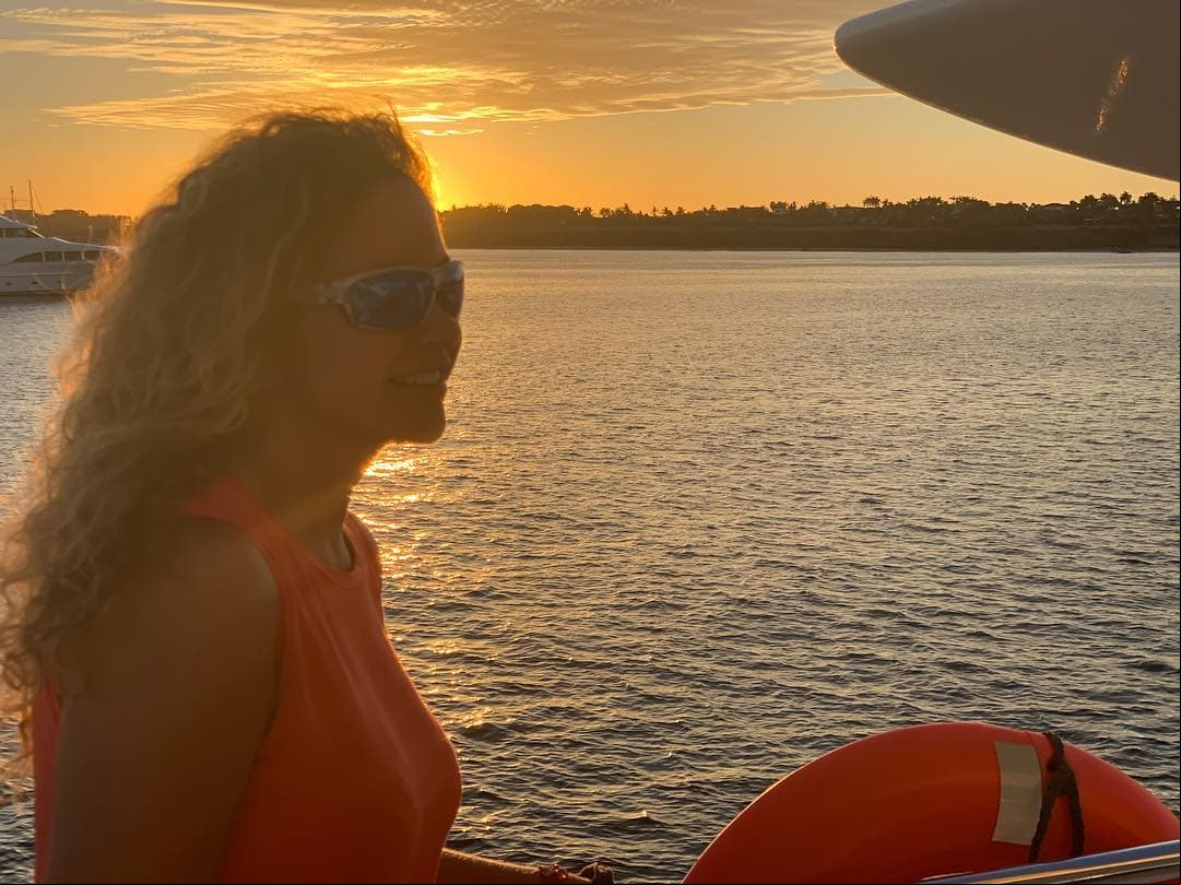 Y a pesar de que Lucero no suele compartir fotos en bikini, en su viaje a la playa, de marzo de 2019, la cantante fue captada luciendo una espectacular figura, lo que provocó que sus fans la cuestionaran sobre cómo se cuida para lucir así a sus 50 años.
