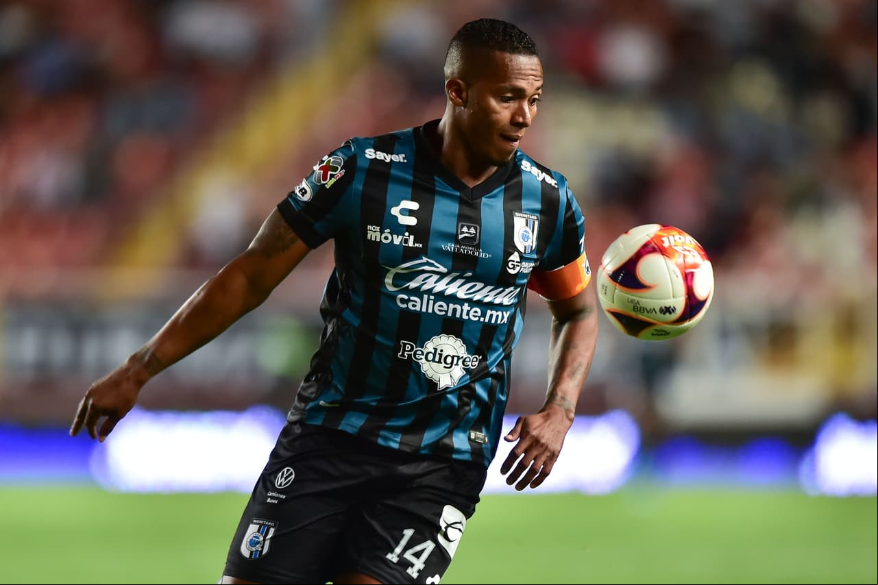 El lateral ecuatoriano 
<b>Antonio Valencia </b>tuvo un paso de seis meses (2021) en la Liga MX con Querétaro tiempo después de hacer historia con el Manchester United, equipo en el que militó durante 10 años y en el que levantó 13 títulos, incluidas dos Premier League.