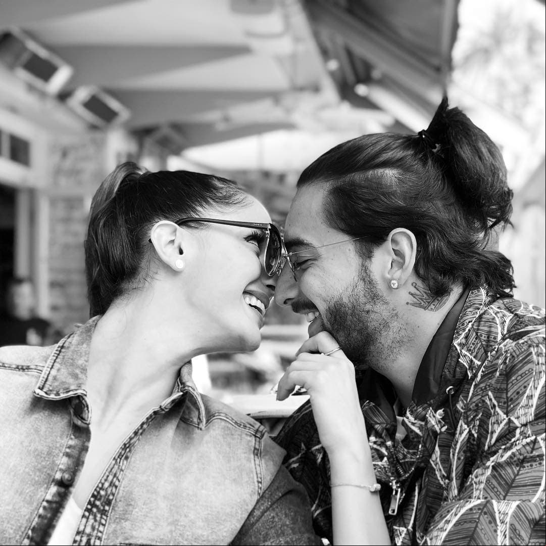 Paparazzi: Maluma se reencuentra con su novia, y, ¿qué hizo una famosa con las heces de su mascota?