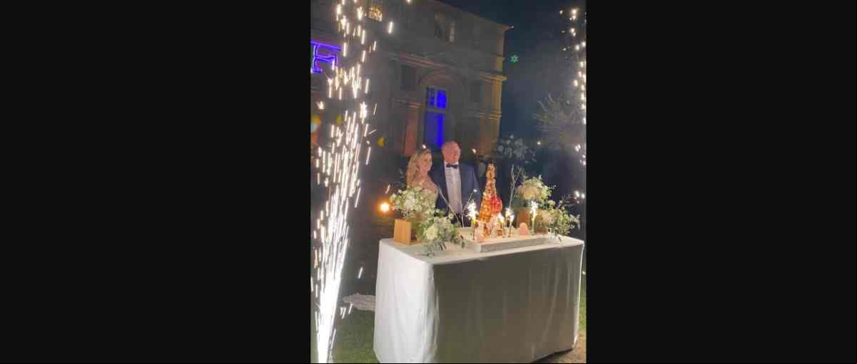 “Eric gracias por tus hermosísimas fotos… Tu ayuda fue invaluable. Gracias a ti, toda nuestra noche fue un fuego artificial”, sentenció.