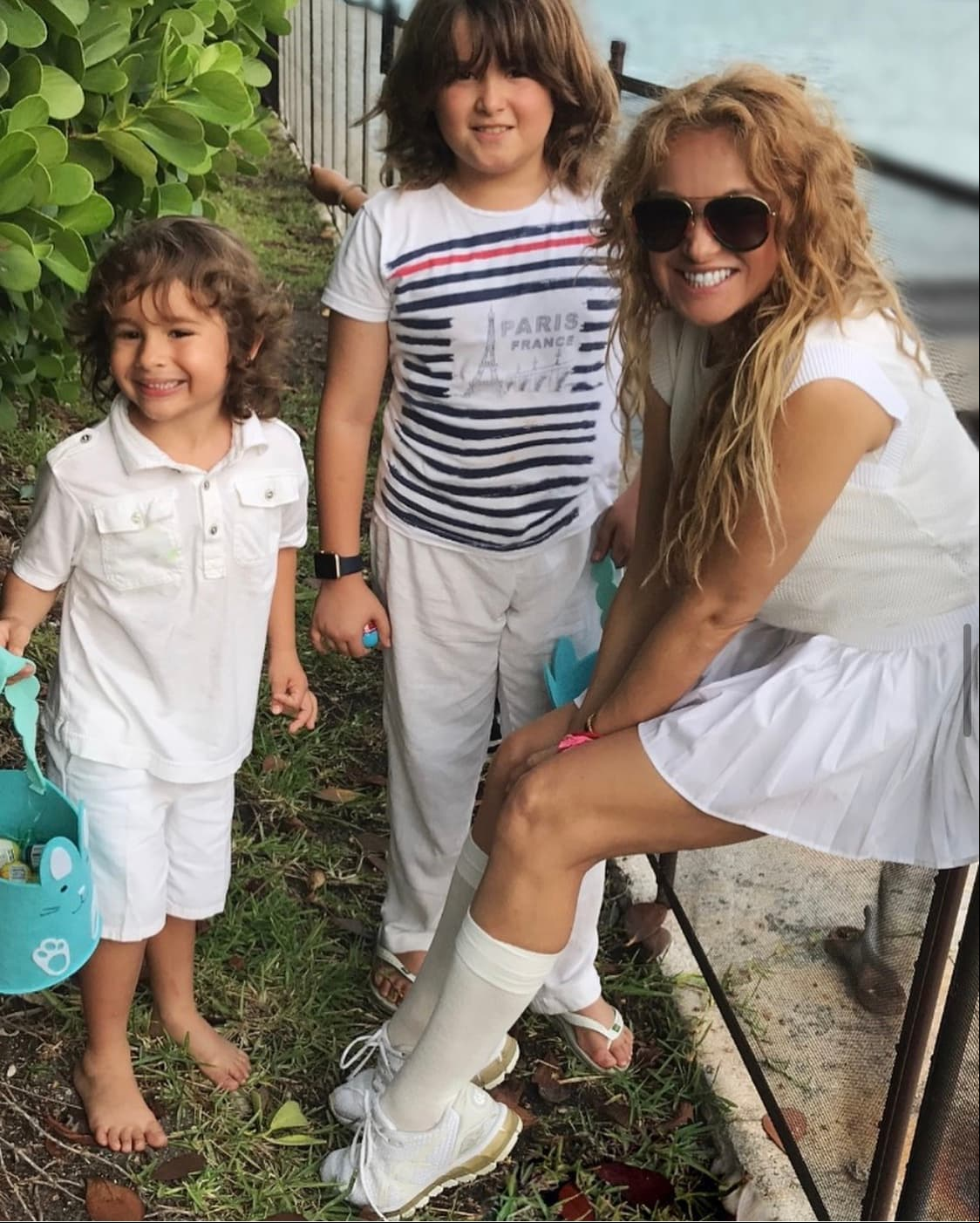 Paulina Rubio conoció a Gerardo Bazúa, quien es 14 años menor que ella, durante la grabaci´on de la segunda temporada de 'La Voz...México', pues él era un concursante y ella una coach. Meses después, comenzarían un romance que culminaría en algunos años de relación, y la llegada de Eros, el único hijo en común de la pareja, en marzo de 2016. No obstante, se separaron algunos meses después.