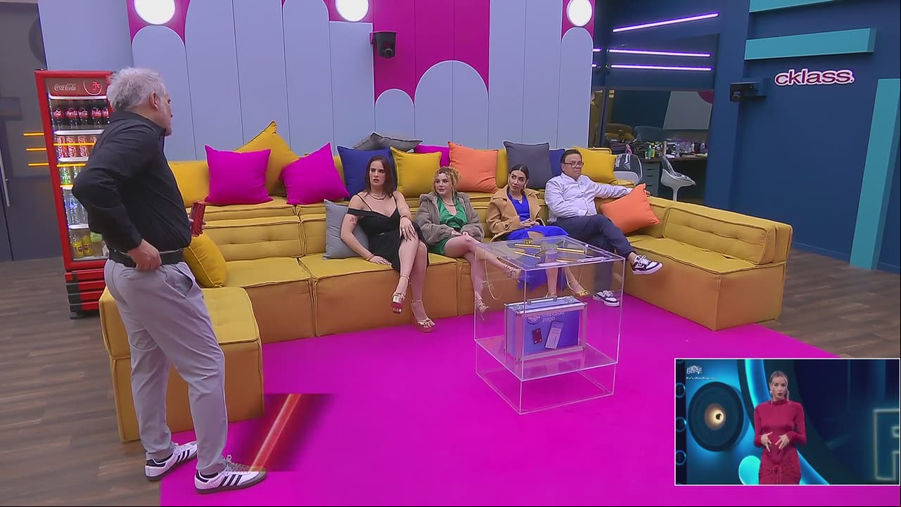 Karime aparece con ropa de Mariana Echeverría y esto hace Arath