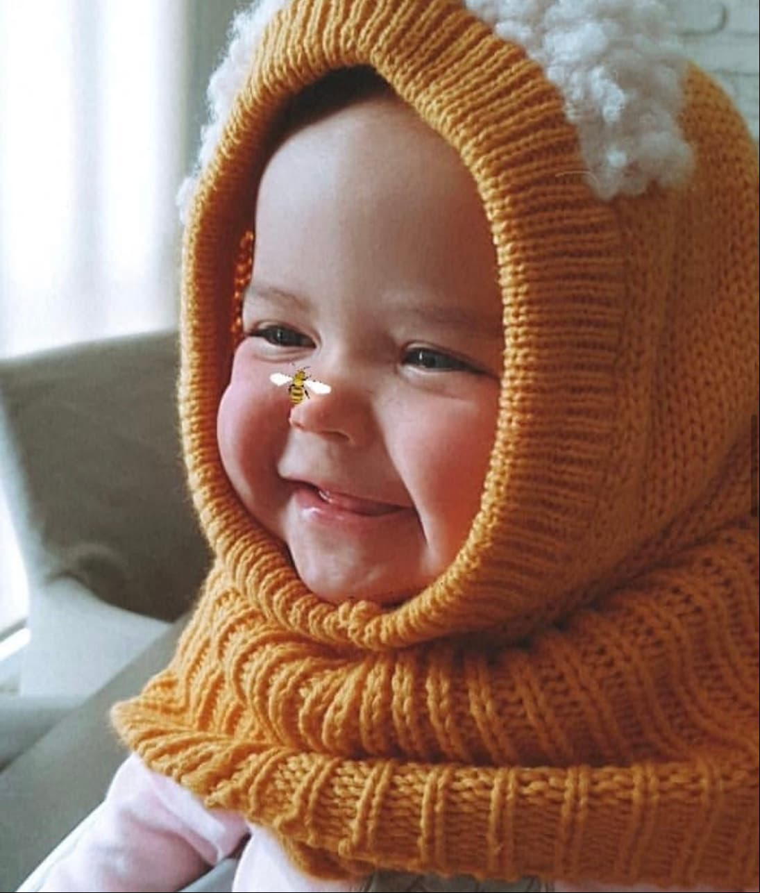 Tan solo algunas semanas después, Kira volvió a sorprender con un gorrito de abeja.