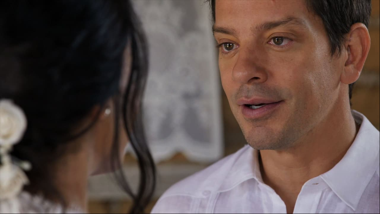 En la piel de 'Santiago Ramírez', esposo de 'Fernanda Linares' (Livia Brito), Yahir causó furor con su participación especial en el capítulo de estreno de esta historia por la romántica historia de amor junto a la protagonista y por estelarizar candentes escenas.