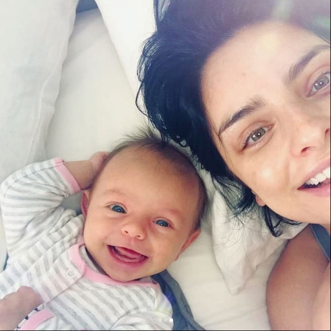 La actriz Aislinn Derbez enterneció las redes sociales con las fotos de su hija