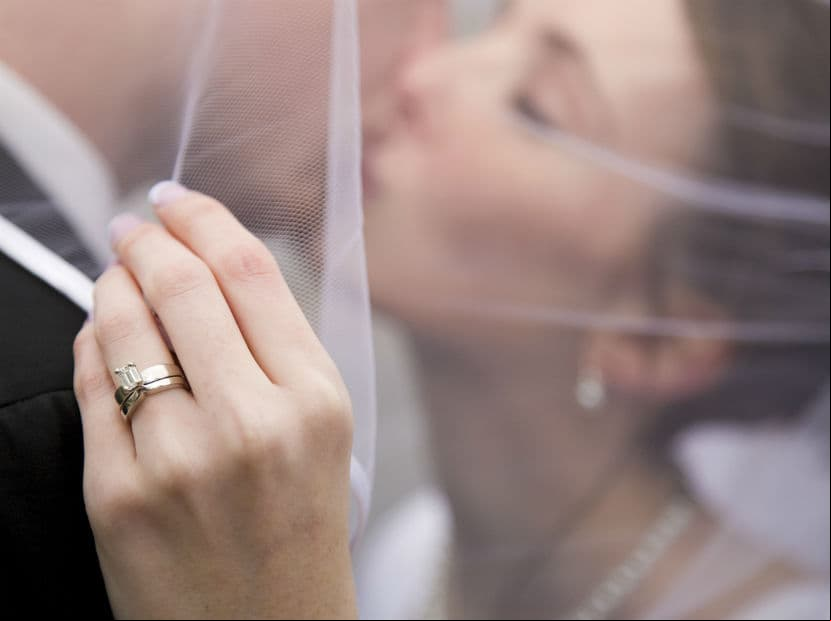 Recién casada se viraliza por ir al Oxxo vestida de novia