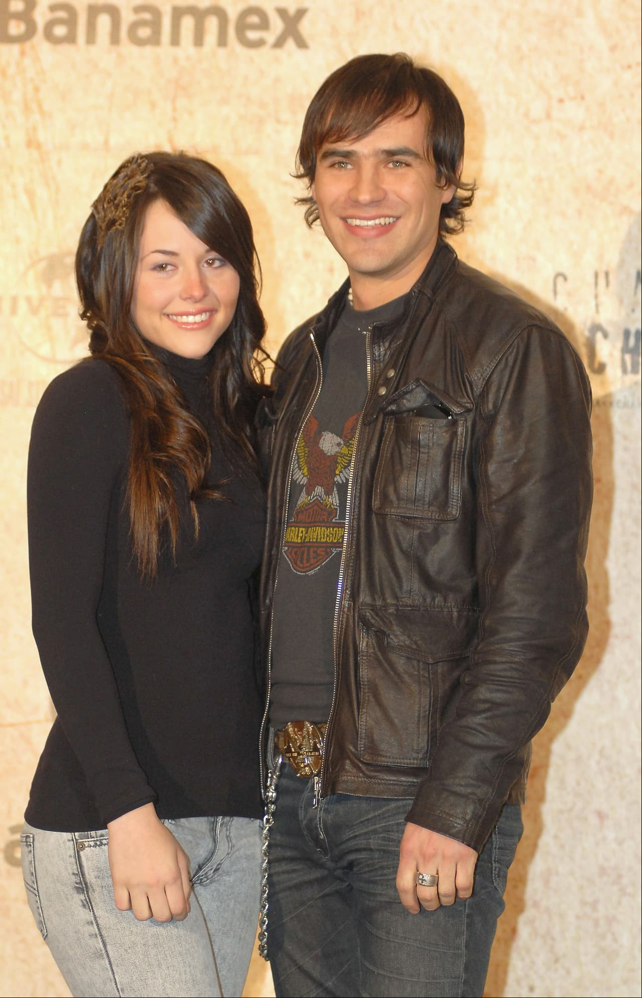 Jorge Poza y Zuria Vega también protagonizaron un idilio amoroso cuando ambos formaron parte de la teleovela 'Alma de Hierro' en 2008. La diferencia de edad entre ellos llegó a ser súmamente comentada, pues ella tenía 19 años y él, 30.
