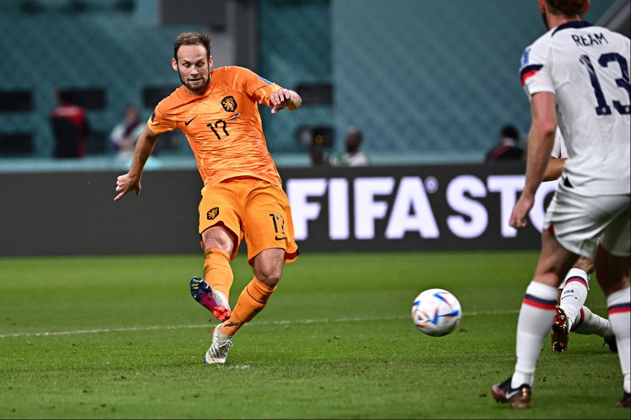 Países Bajos 3-1 Estados Unidos: Dumfries repartió par de asistencias y anotó un gol para sellar el boleto a los Cuartos de Final para la Oranje.
