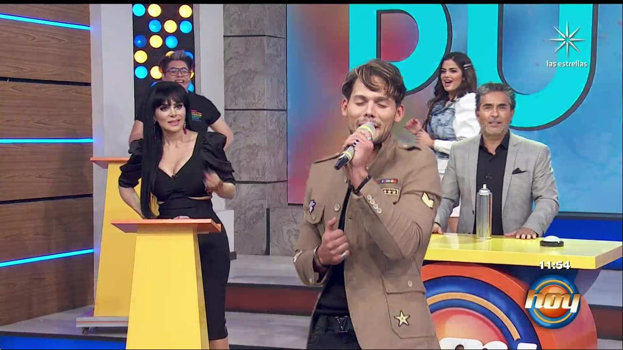 Emmanuel Palomares demuestra que no solo es bueno para el baile, también sorprende en el canto