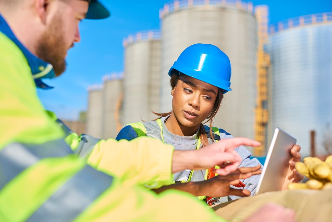 Ingeniería petrolera. Aquellas mujeres que eligen esta profesión, su sueldo supera los 100 mil dólares anuales.