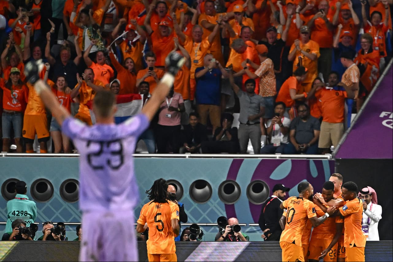 Países Bajos 3-1 Estados Unidos: Dumfries repartió par de asistencias y anotó un gol para sellar el boleto a los Cuartos de Final para la Oranje.