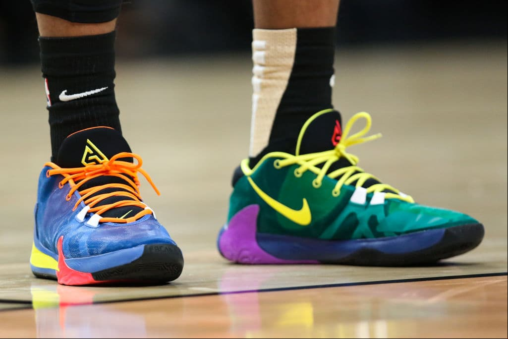 Los jugadores del mejor básquetbol del mundo siguen mostrando su buen gusto por los tenis y nos regalan nuevos modelos totalmente a la moda. Cheque los nuevos tenis.