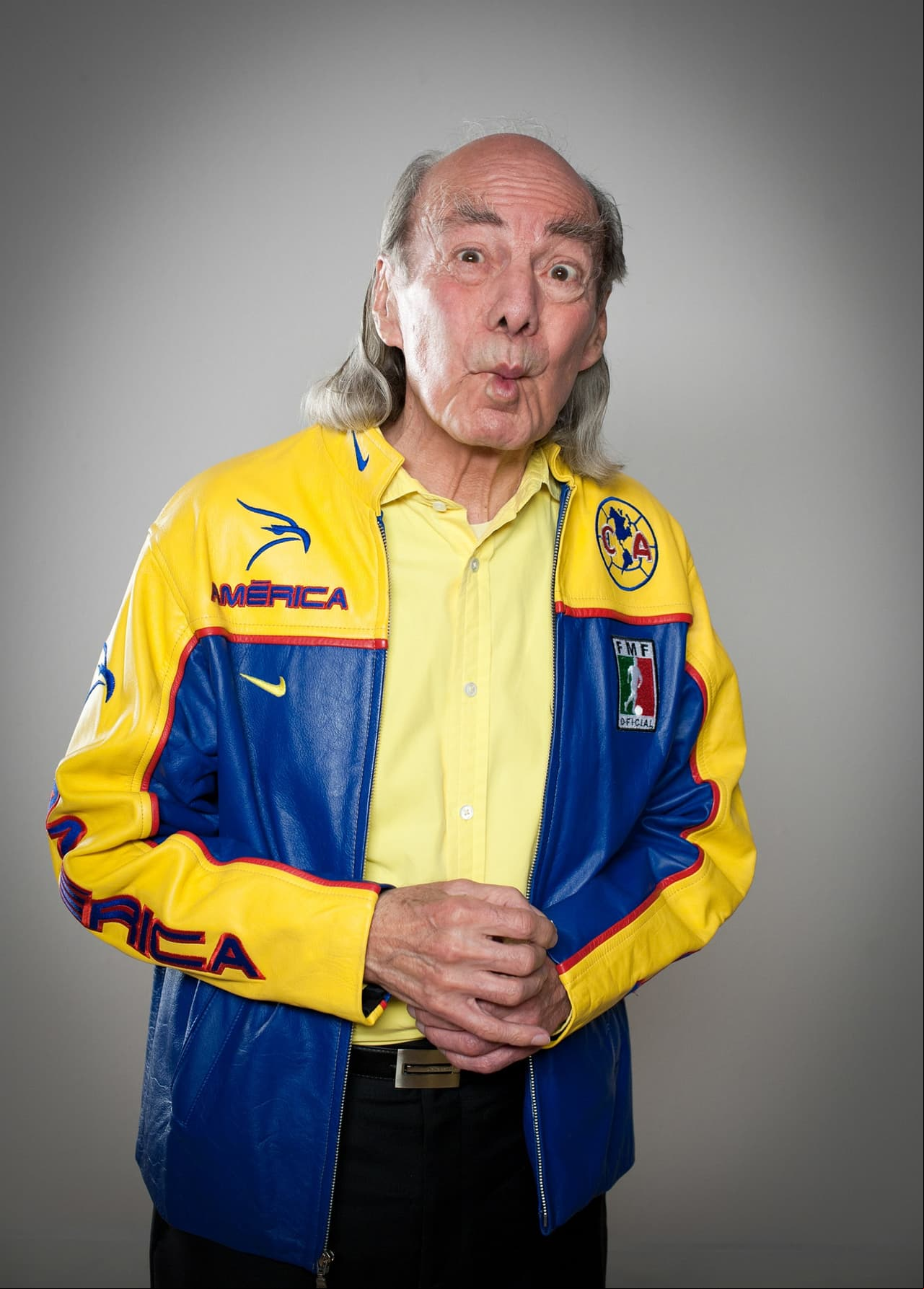 ‘El Loco’ era fan de América y siempre se hizo una tradición ver cómo se retaba con Sergio Corona, quien le iba a las Chivas, cuando se transmitía un clásico.