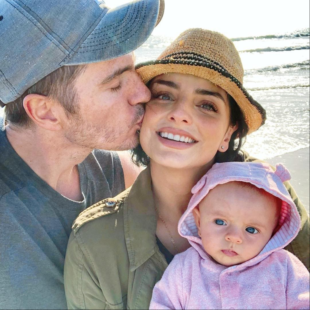 Es tanta le euforia que incluso seguidores de Aislinn Derbez crearon varias cuentas en Instagram para seguir paso a paso el desarrollo de la primera nieta de Eugenio Derbez.