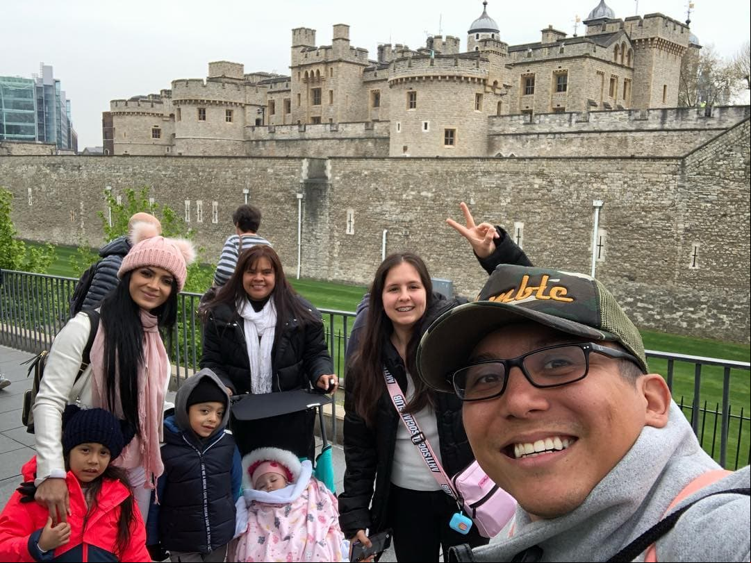 La arquitectura de la Torre de Londres asombró a Edwin Luna y compañía.