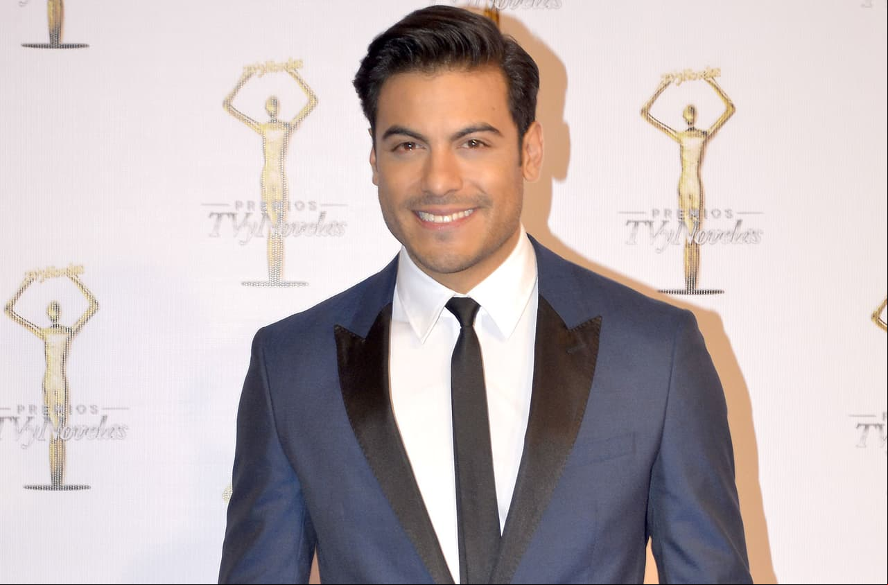 Carlos Rivera publica foto junto al Papa Francisco