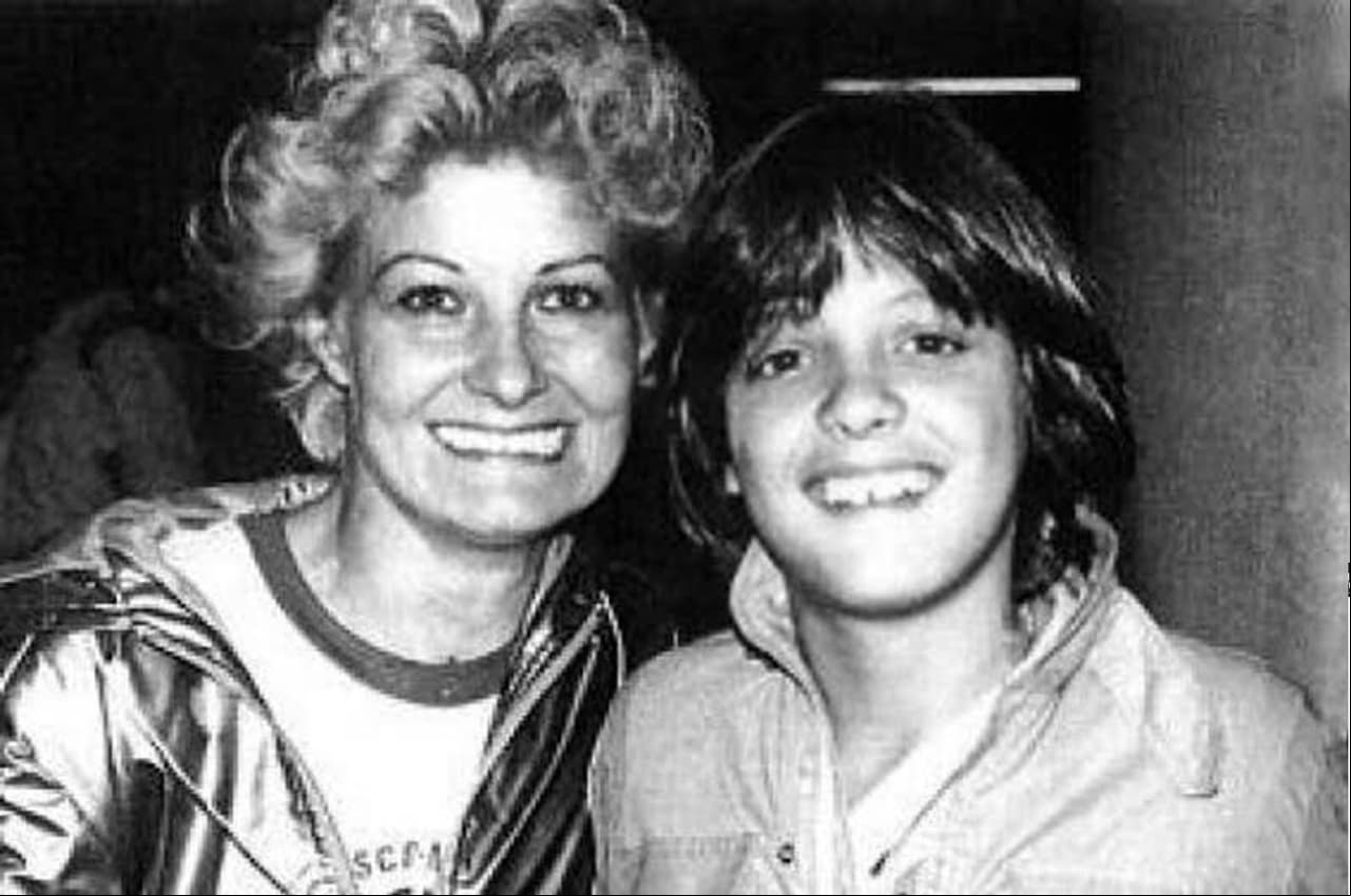 Marcela Basteri junto a su hijo