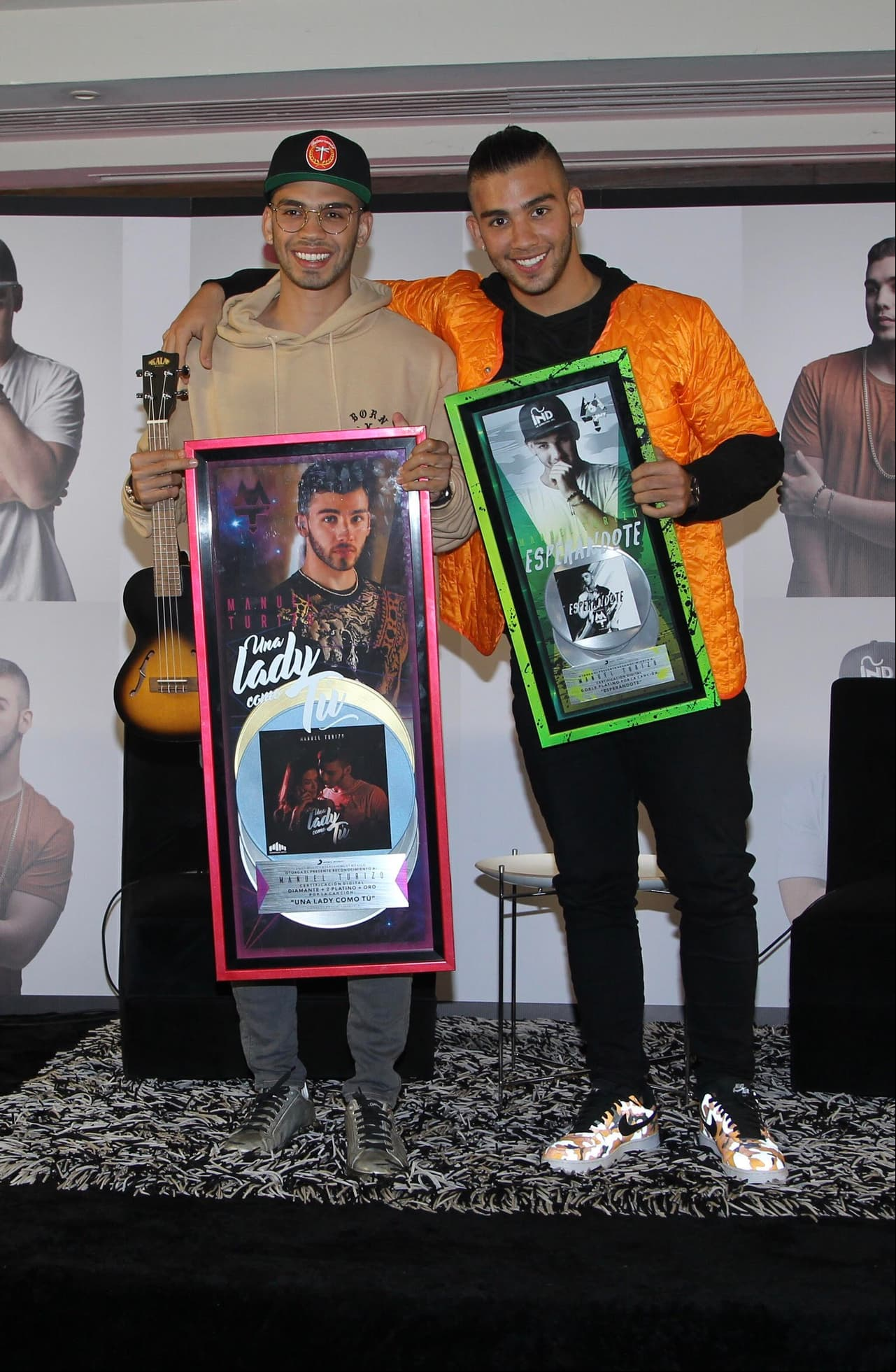 Julián y Manuel Turizo ofrecerán concierto en la Ciudad de México. ¡Manuel Turizo sólo tiene 18 años!