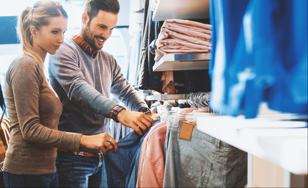 Mira cuáles son las prendas que siempre deben estar en tu clóset sea la temporada que sea para estar a la moda.