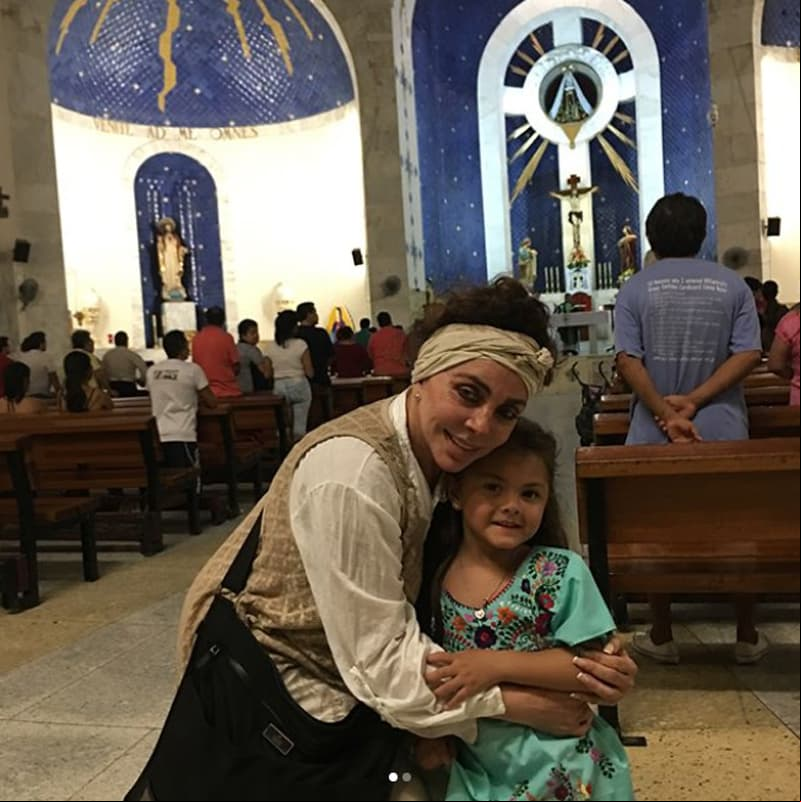 Verónica Castro junto a su nieta Rafaela