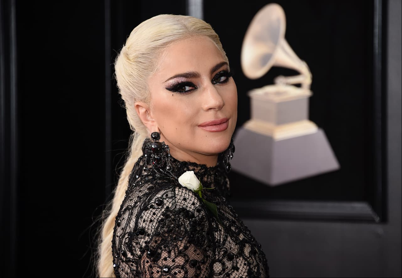 Lady Gaga suspende los últimos conciertos de su gira por fuertes dolores