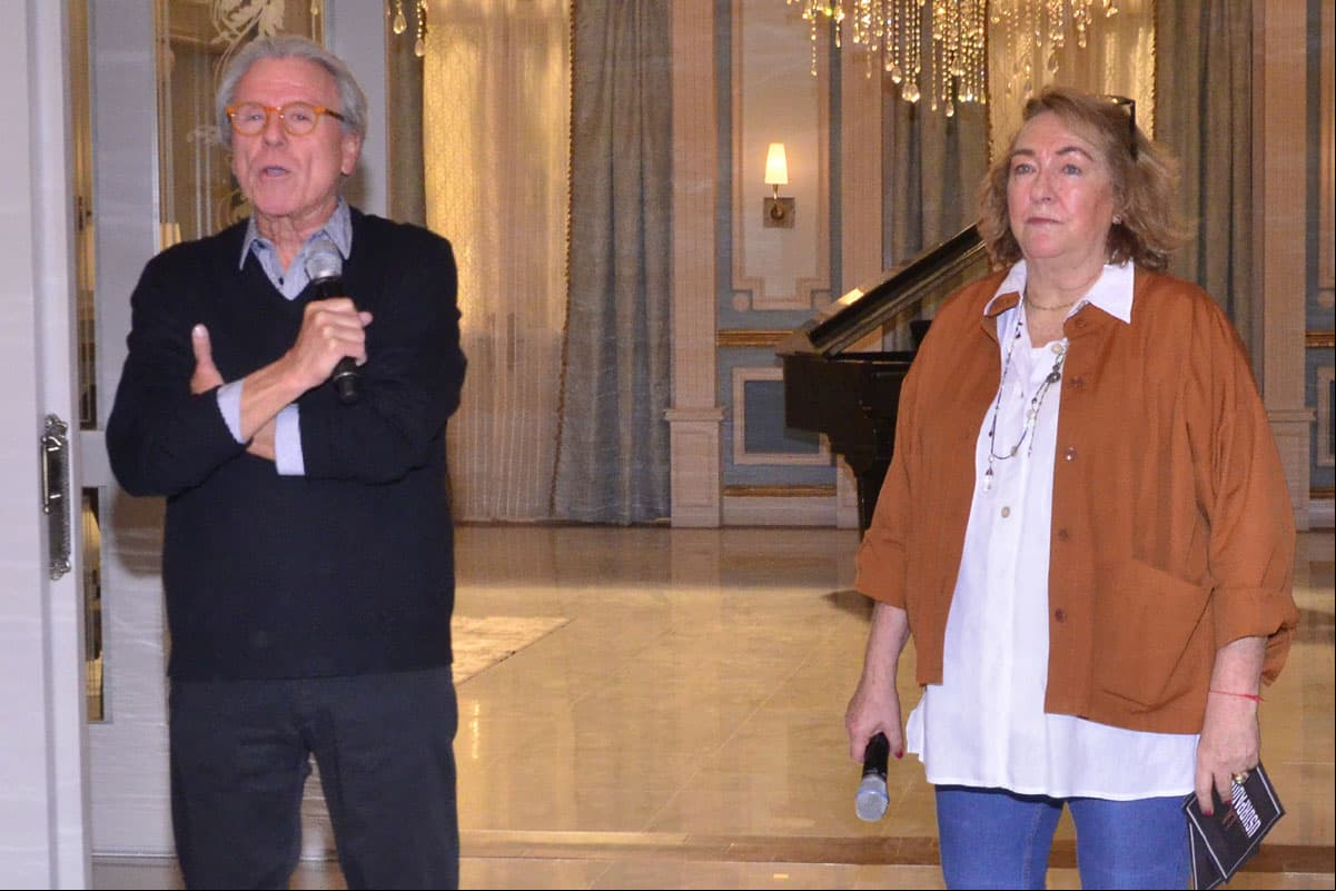Patricio Wills y Carmen Armendáriz, presidente de Estudios Televisa y productora de este melodrama, presentaron por fin La Usurpadora, la cual fue calificada por el ejecutivo como “uno de los retos más grandes que hemos hecho. Mantener esa historia en una serie de alta calidad que va a viajar por el mundo”.