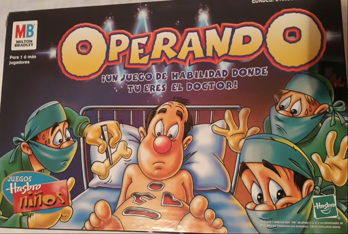 Operando. Este divertido juego de mesa ponía a prueba la destreza al sacar las enfermedades del cuerpo de Sam Caries.