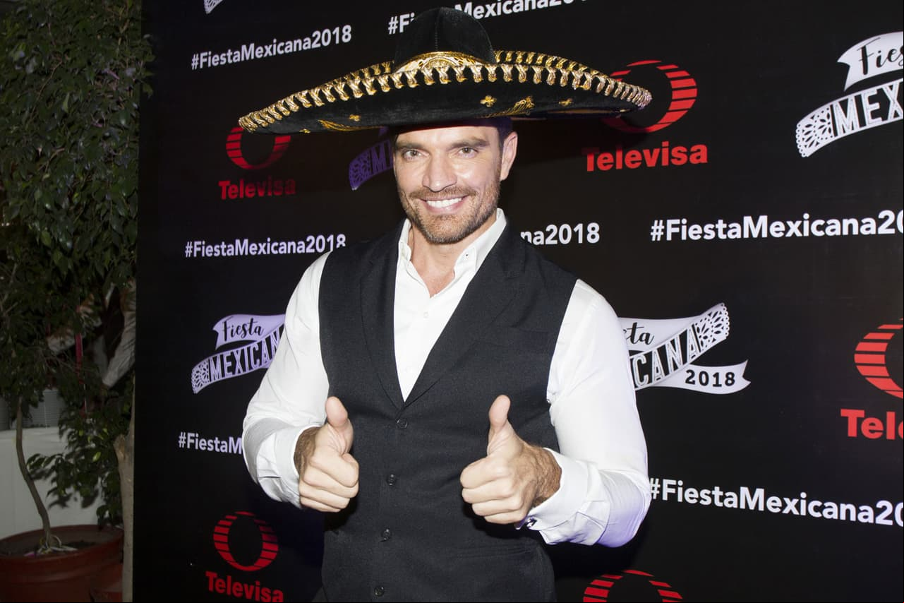 Varias de tus estrellas favoritas se reunieron para dar el grito en una noche muy mexicana, tal como lo hizo Julián Gil.