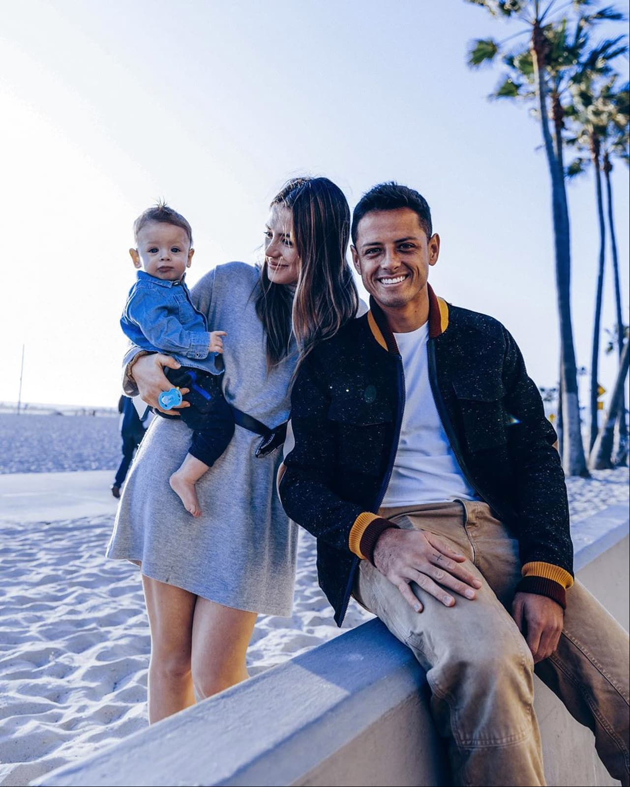 Javier ‘Chicharito’ Hernández presume foto con su hijo y fans dicen: “Están igualitos”