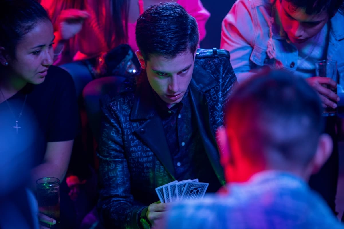 En las imágenes, proporcionadas por la producción, todavía no se aprecia si Nicolás ya interactuó con parte del elenco principal, ya que solo aparece con algunos extras.