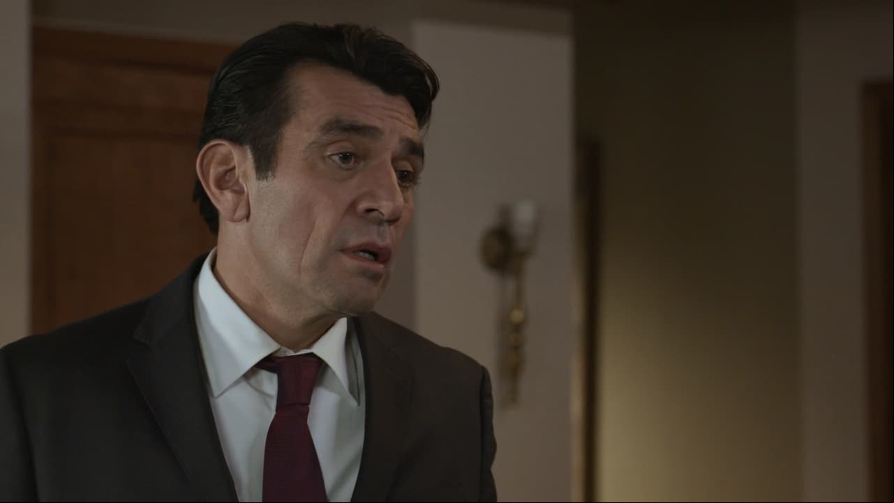 En la noche, Armando es cuestionado por Estela sobre su paradero, pero Armando se sale por la tajante.