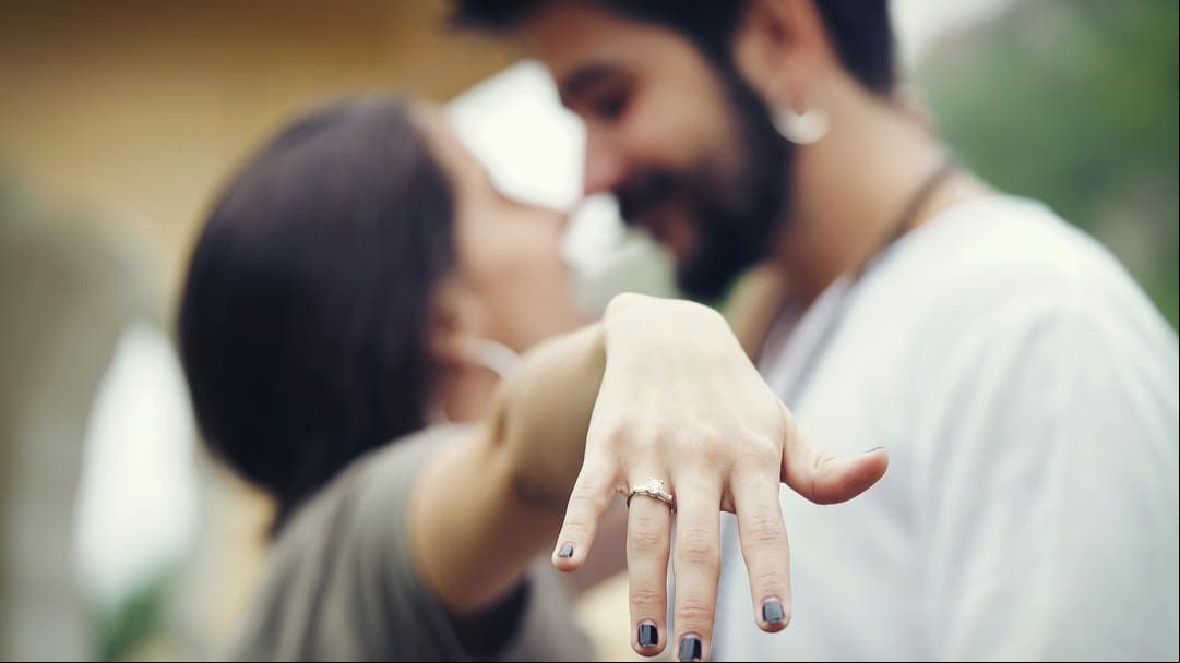 El cortometraje que se presentó sería con música que compuso y culminaría con la frase: “¿Evaluna, te quieres casar conmigo?”, entre lágrimas de emoción y mucha alegría, la pareja celebró su compromiso.