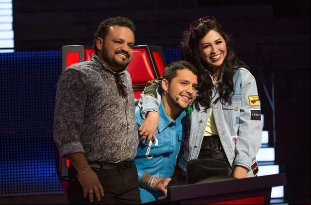 Los padres del cantante se dejaron ver en público en medio de especulaciones sobre su relación.