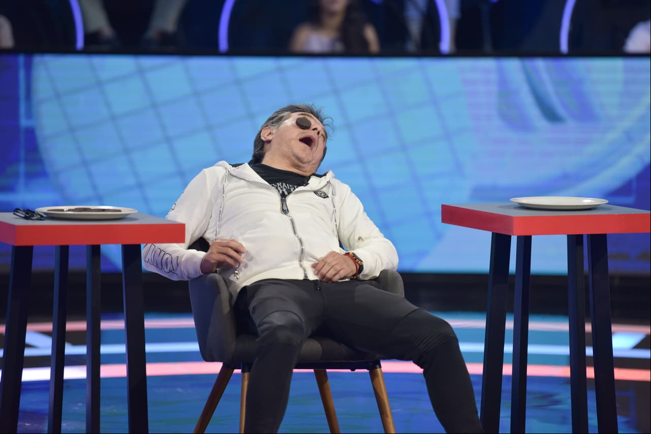 Uno de los juegos más divertidos a los que se enfrentaron fue en Dulces Gestos, en el que el Freddy tuvo que maniobrar dos galletas colocadas en la frente, haciendo que llegara a su boca con los gestos de la cara.