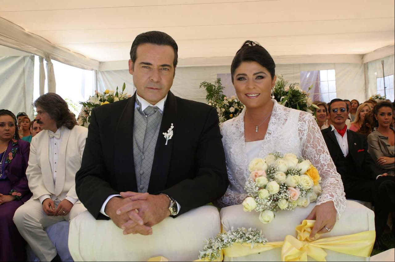 ‘La madrastra’, que este año fue retransmitida en el canal TLNovelas, también cuenta con una gran boda protagonizada por César Evora y Victoria Ruffo, la cual se emitió por primera vez en 2005.